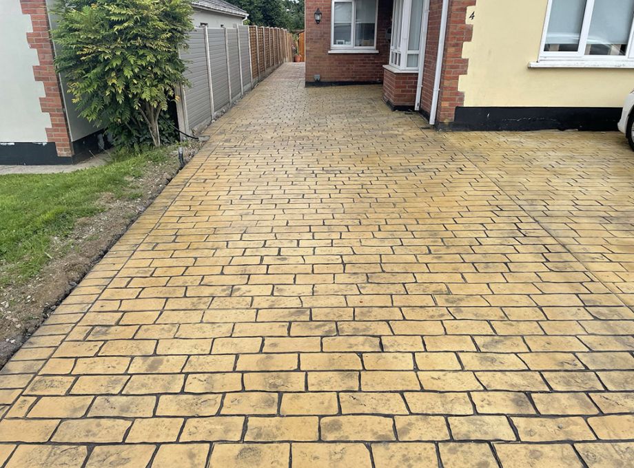 Pattern Imprinted Concrete Driveway, Old English Cobble Pattern